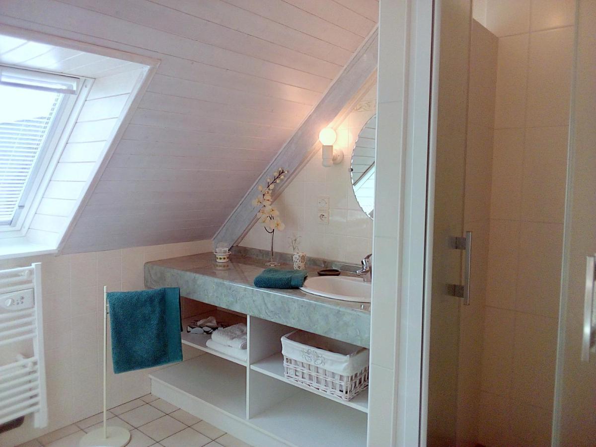 Au calme à 10mn des baies de Douarnenez et Audierne avec cuisine à disposition Mahalon Esterno foto