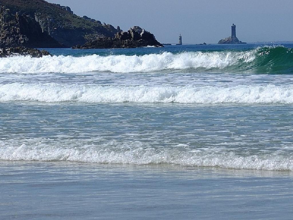 Au calme à 10mn des baies de Douarnenez et Audierne avec cuisine à disposition Mahalon Esterno foto