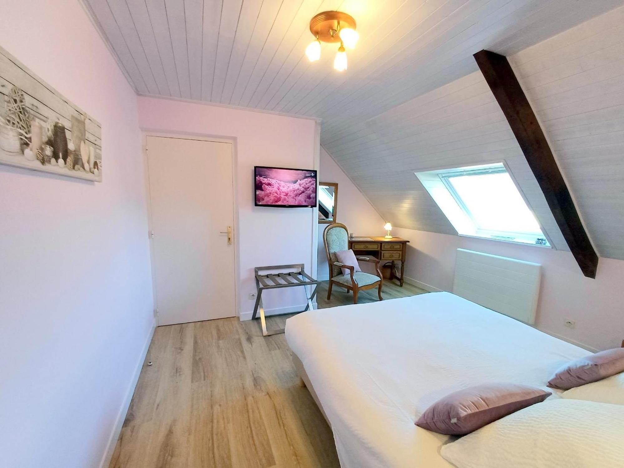 Au calme à 10mn des baies de Douarnenez et Audierne avec cuisine à disposition Mahalon Esterno foto