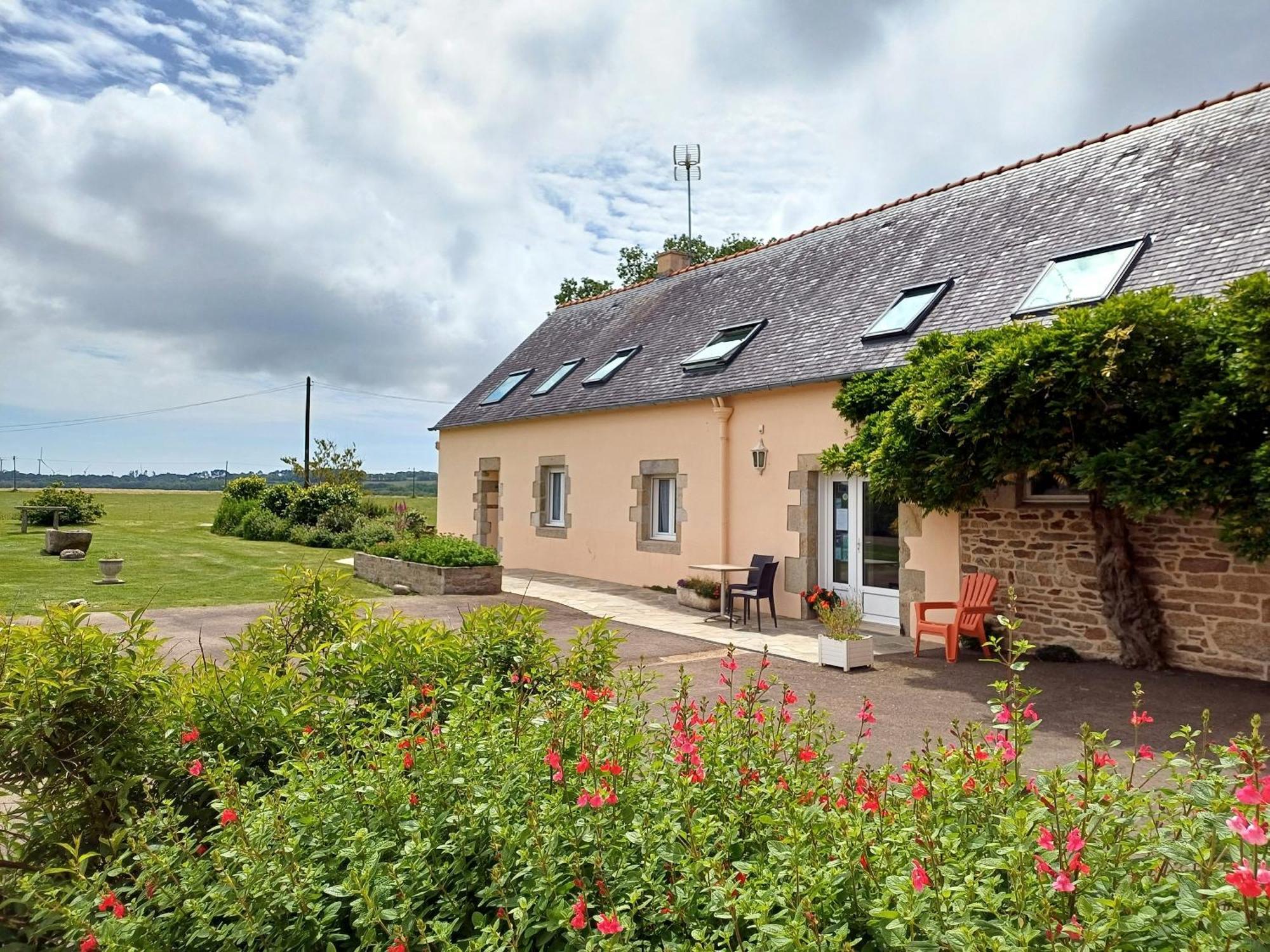 Au calme à 10mn des baies de Douarnenez et Audierne avec cuisine à disposition Mahalon Esterno foto