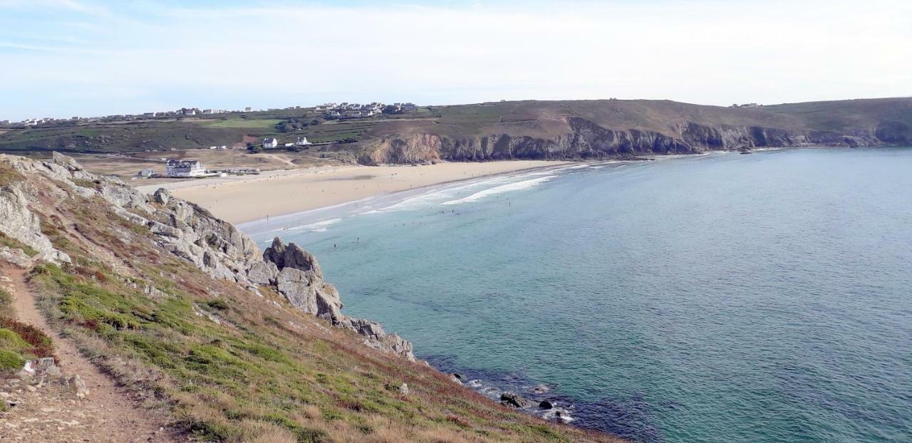 Au calme à 10mn des baies de Douarnenez et Audierne avec cuisine à disposition Mahalon Esterno foto